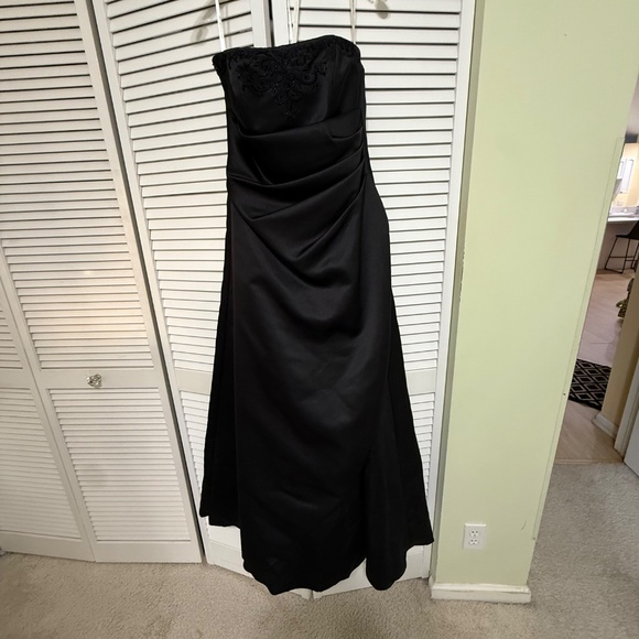 David’s Bridal Black Satin Gown - Picture 2 of 8